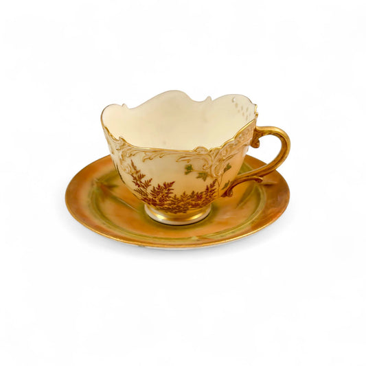 Royal Worcester porcelain tea cup and saucers, 1891–1902