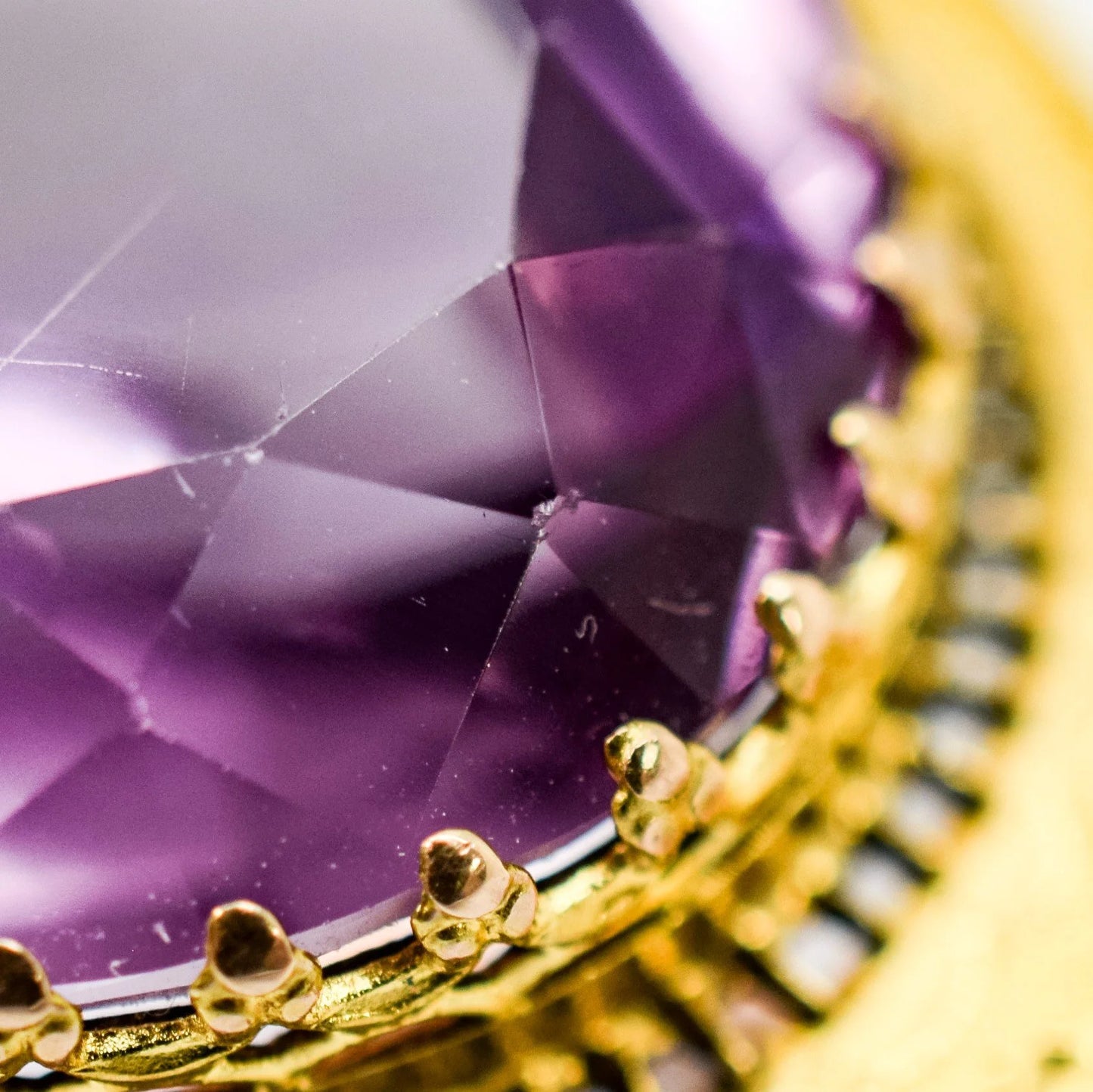 Victorian Etruscan 18ct gold brooch with 28ct amethyst, 1892
