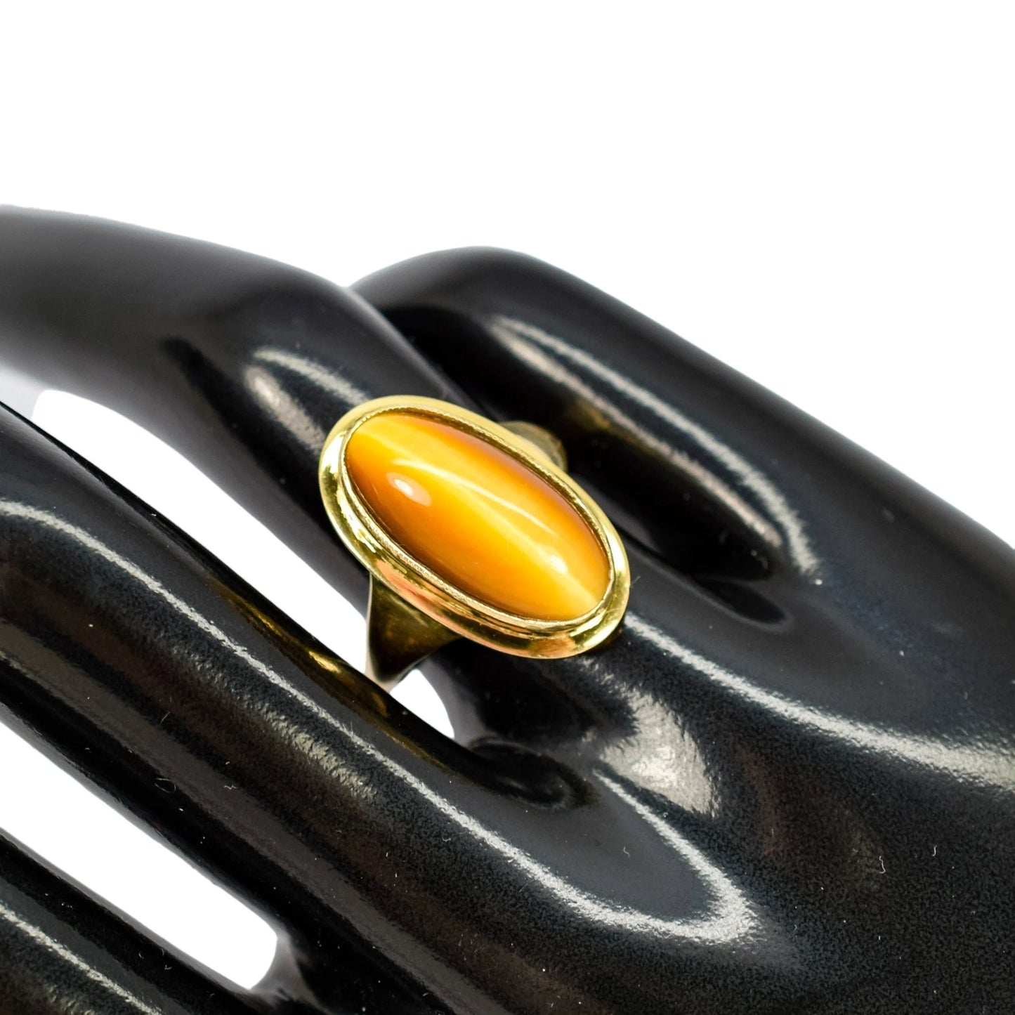 Vintage 1960's 9ct yellow gold oval tiger's eye cocktail ring, size N