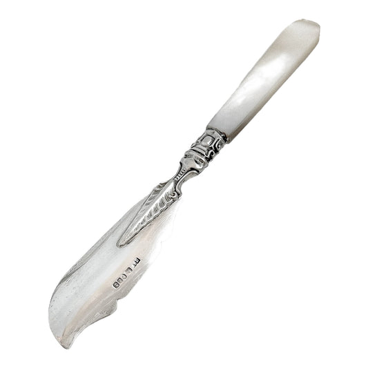 Victorian sterling silver butter knife / caviar spreader with mother of pearl handle