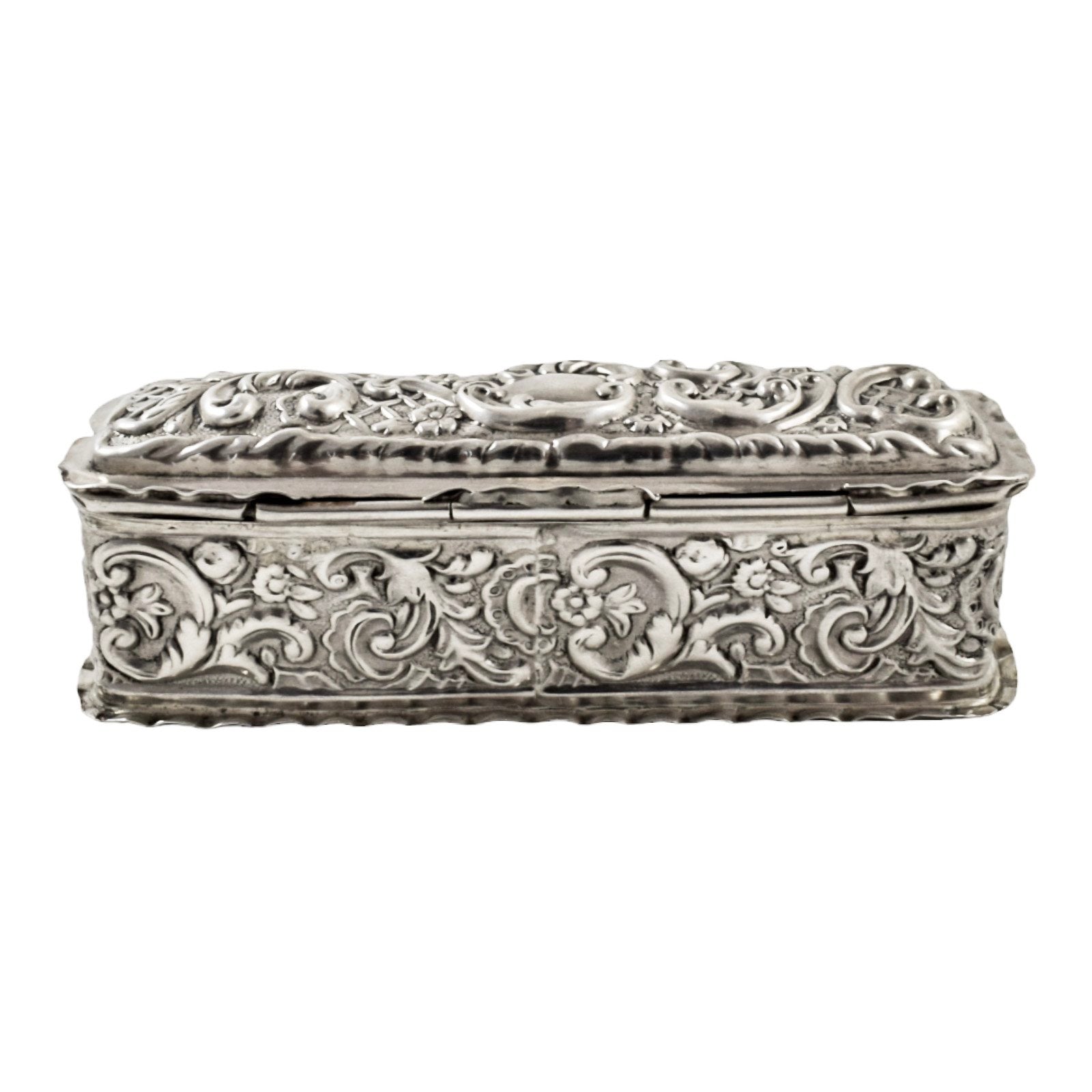 Victorian sterling silver dressing table snuff box embossed with Art Nouveau scrolls