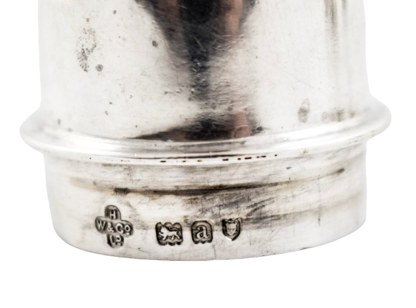 Pair of Victorian sterling silver pepper salt shakers with ribbed girdles