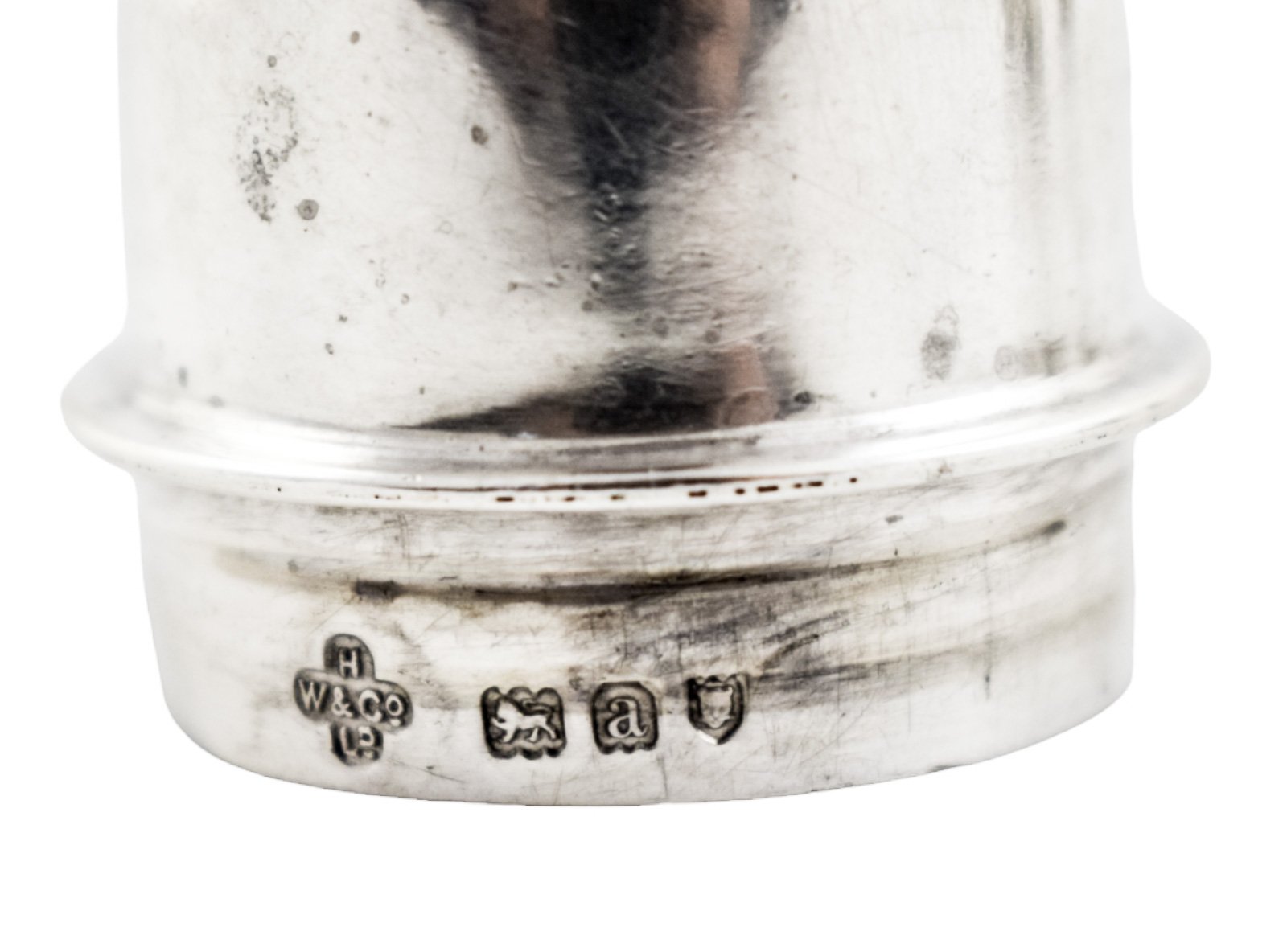 Pair of Victorian sterling silver pepper salt shakers with ribbed girdles