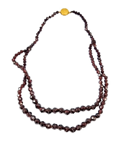 Antique Belle Époque double strand garnet necklace with gold clasp