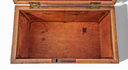 Victorian mahogany tea caddy, working lock and key