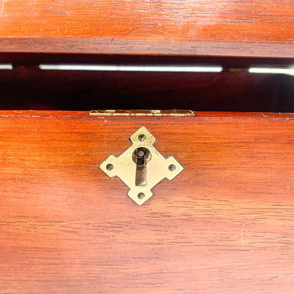 Large Victorian mahogany work box / jewellery chest with rhombus design to lid
