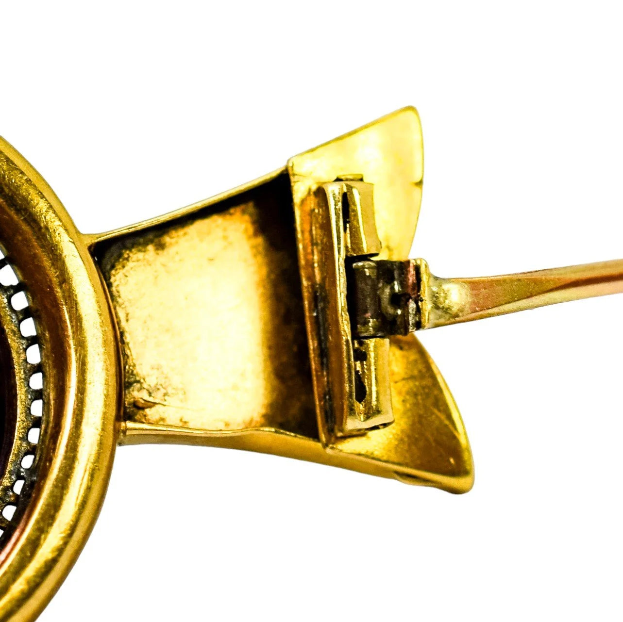 Victorian Etruscan 18ct gold brooch with 28ct amethyst, 1892