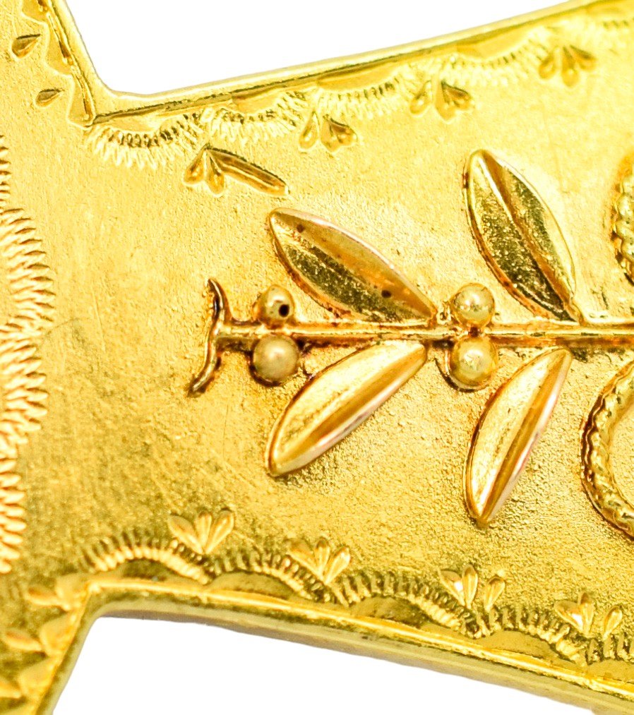 Victorian Etruscan 18ct gold brooch with 28ct amethyst, 1892