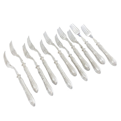 Late Victorian Mappin & Webb silver plated 24 piece 12 person fish cutlery set in oak canteen