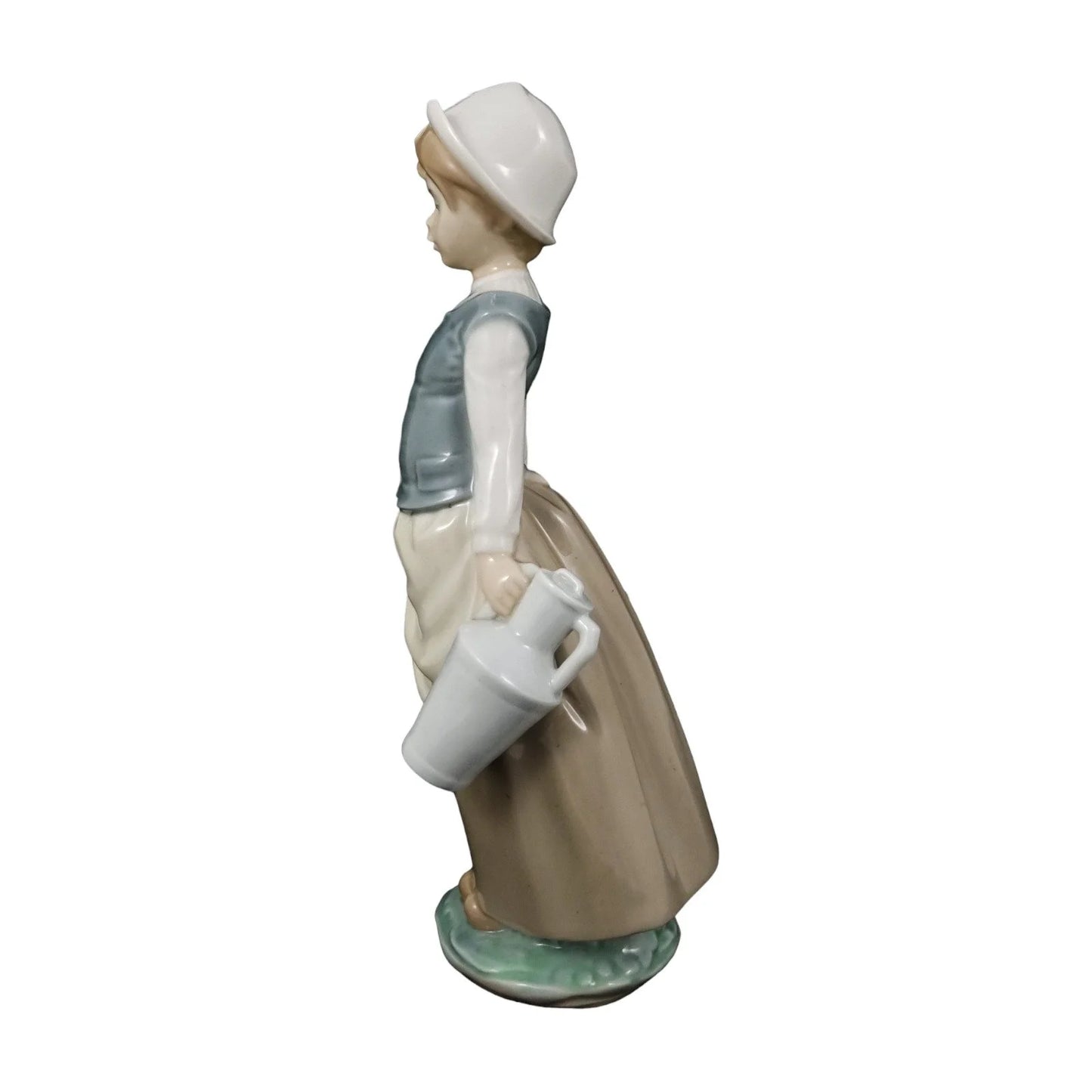 Lladro porcelain milkmaid figurine – “Lecherita Gallarda” model 4939