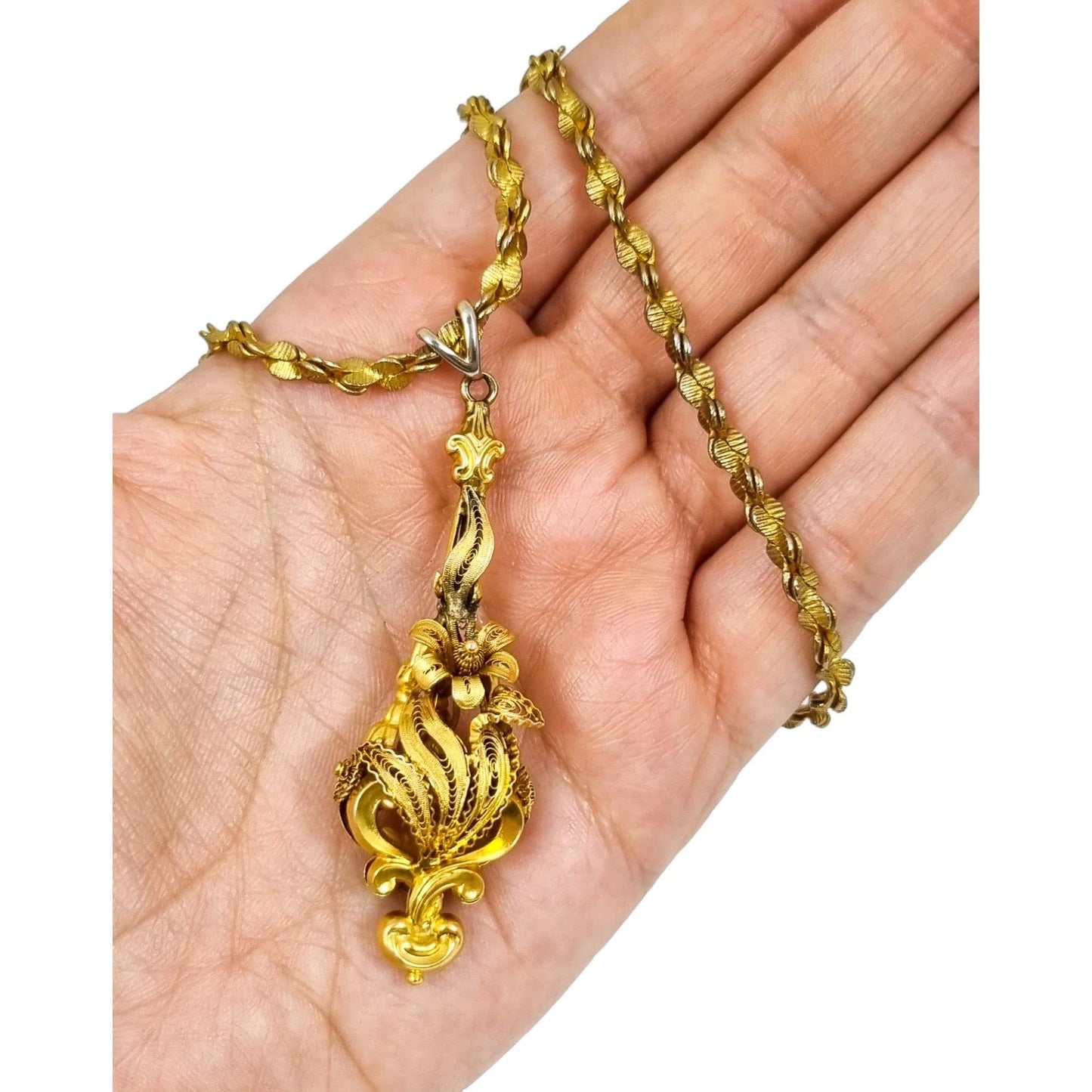 1820’s Georgian pinchbeck gold torpedo chandelier pendant decorated with cannetille and filigree