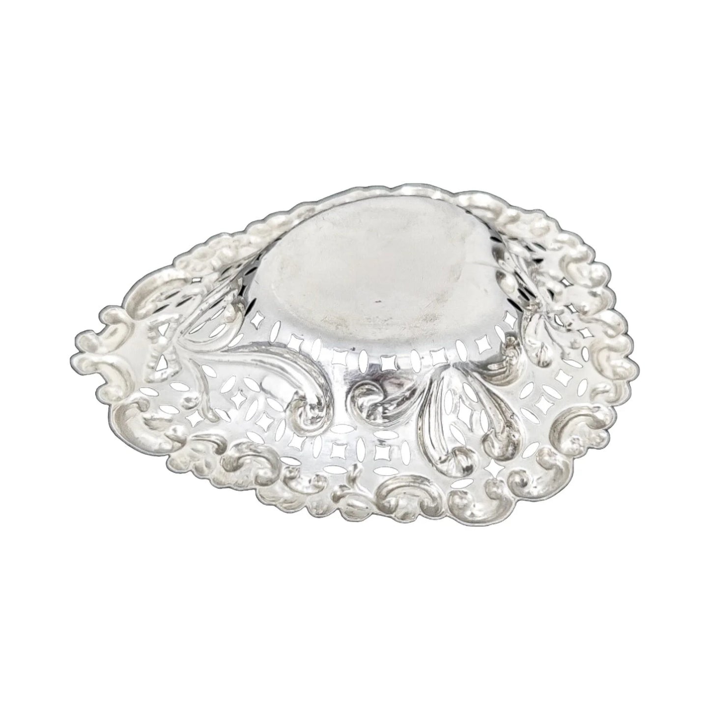 Edwardian sterling silver heart-shaped bonbon dish with bows