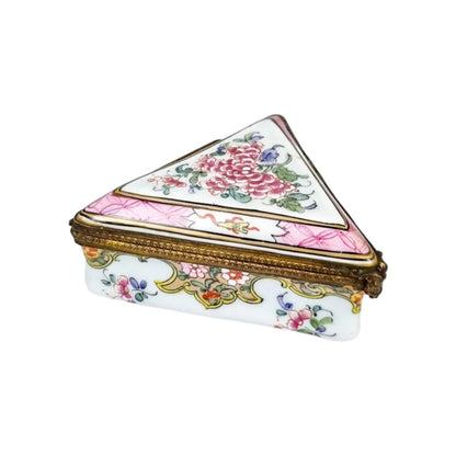 19th century French Chinoiserie enamel table snuff box with gilt bronze mounts