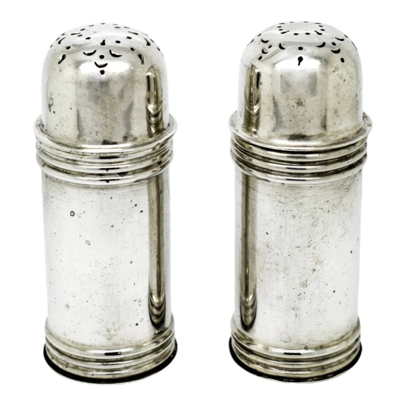 Pair of Victorian sterling silver pepper salt shakers with ribbed girdles