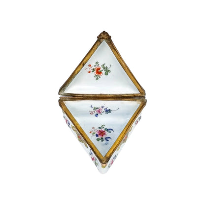 19th century French Chinoiserie enamel table snuff box with gilt bronze mounts