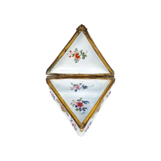 19th century French Chinoiserie enamel table snuff box with gilt bronze mounts