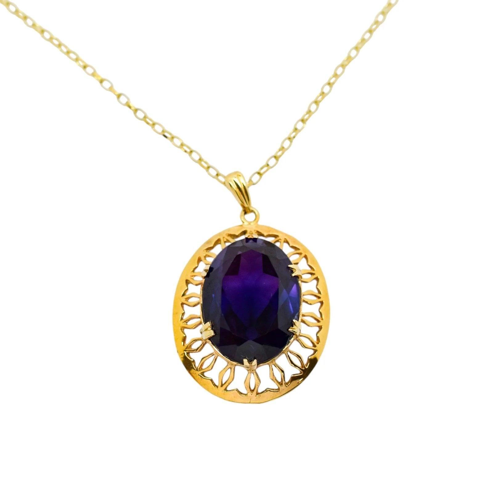 Vintage 9ct gold pendant necklace with 23ct colour-change sapphire, Romantic Revival design, 1970