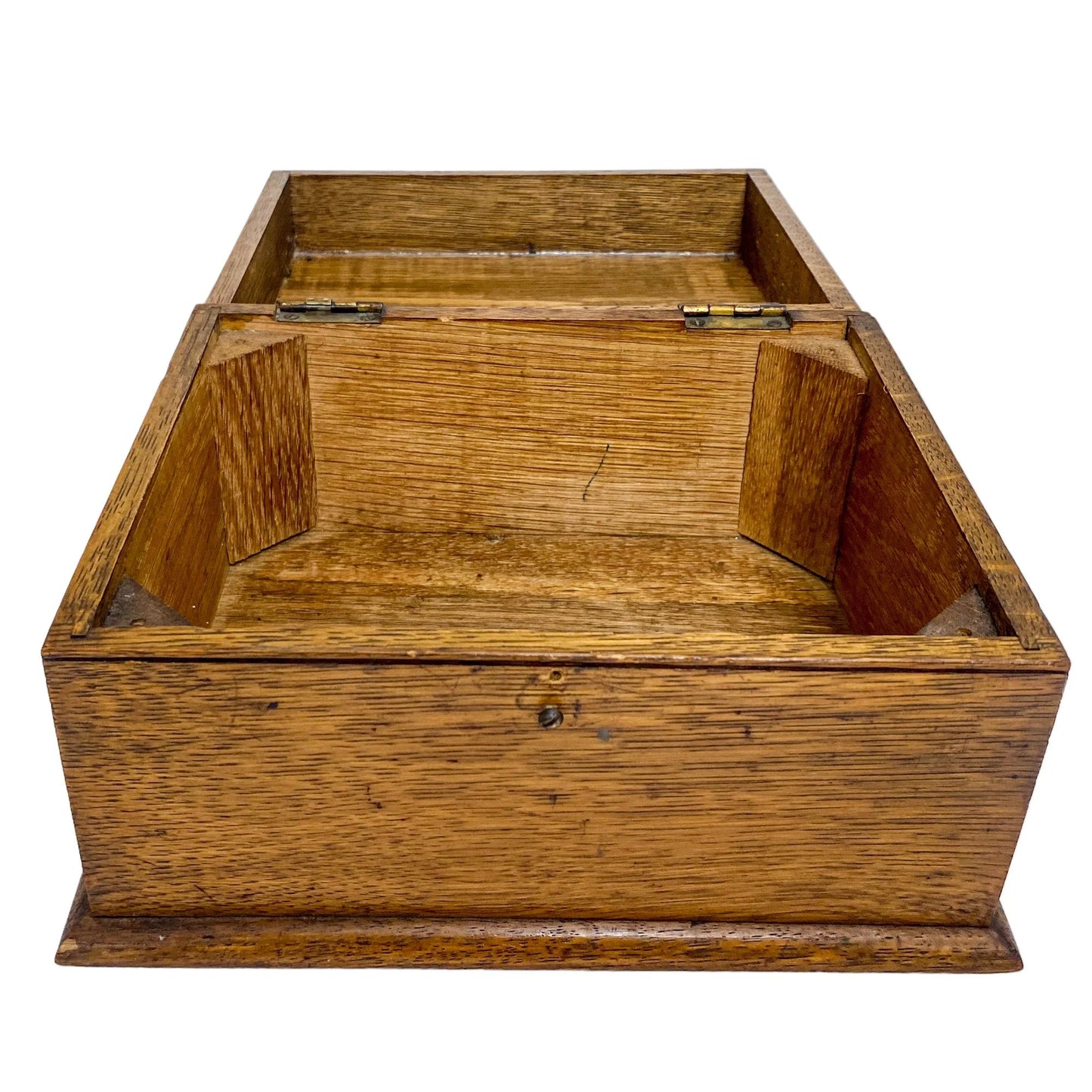 Edwardian WWI officer's oak storage box with Gordon Highlanders regiment stag cap badge