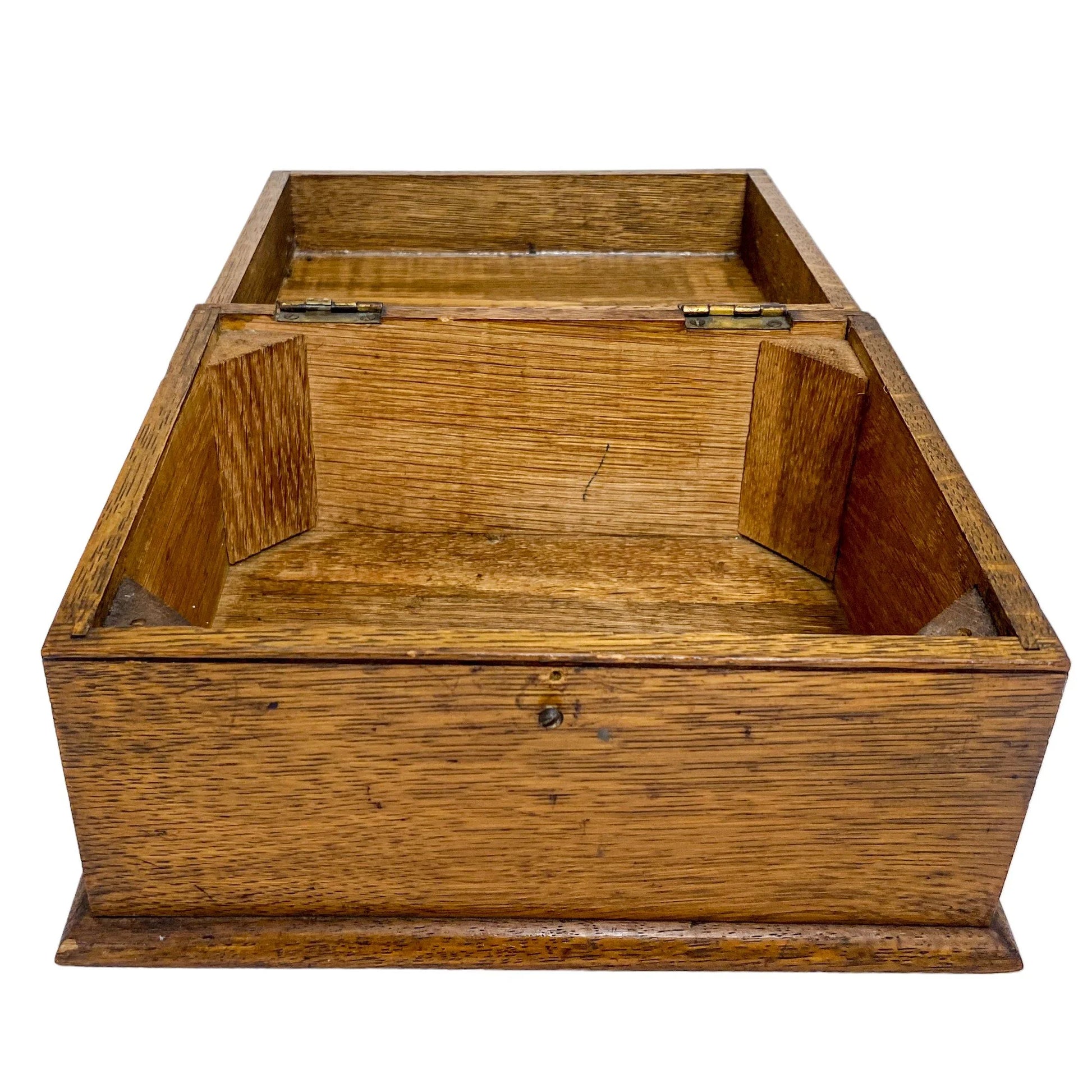 Edwardian WWI officer's oak storage box with Gordon Highlanders regiment stag cap badge