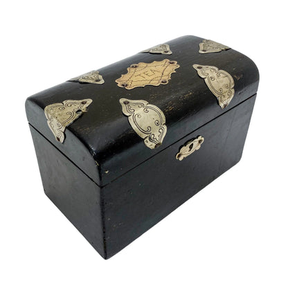 Mid-Victorian domed casket 2-section tea caddy withvglass tumblers and brass plaques