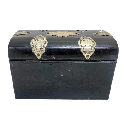 Mid-Victorian domed casket 2-section tea caddy withvglass tumblers and brass plaques