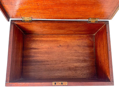 Large Victorian mahogany work box / jewellery chest with rhombus design to lid