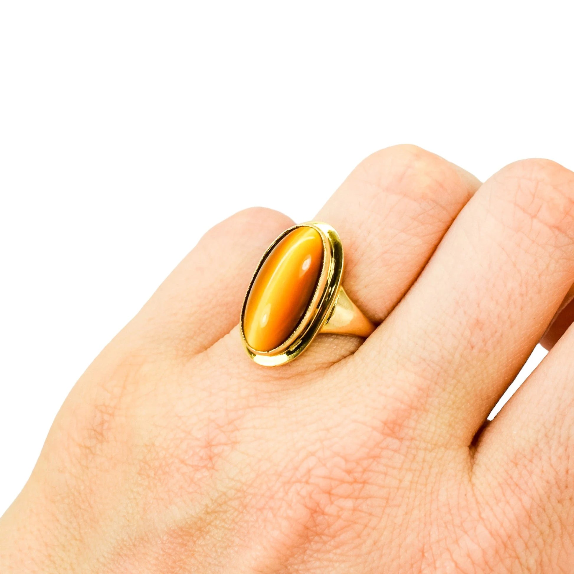 Vintage 1960's 9ct yellow gold oval tiger's eye cocktail ring, size N