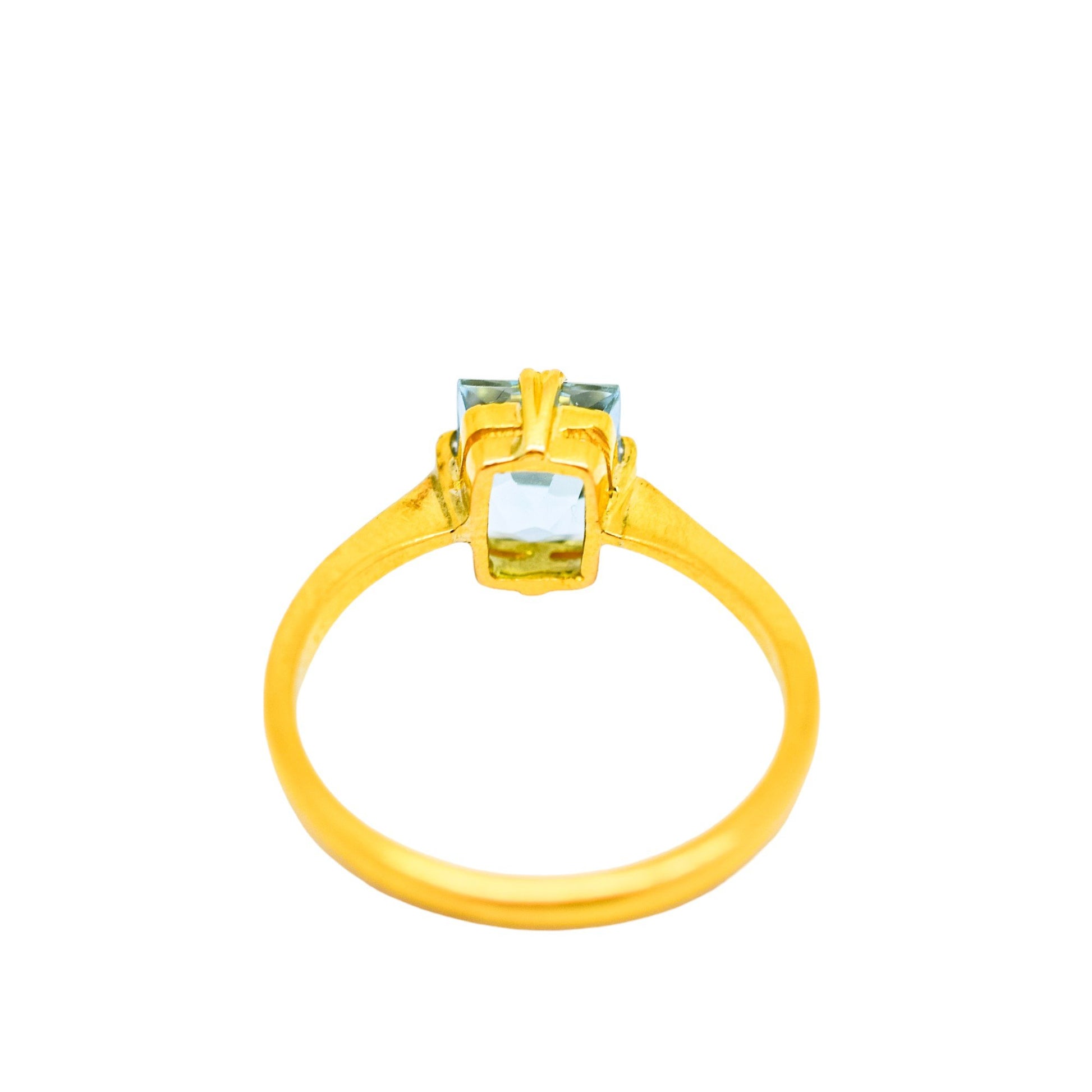 Antique 1.35 ct aquamarine solitaire ring in 22 ct yellow gold, size K ½