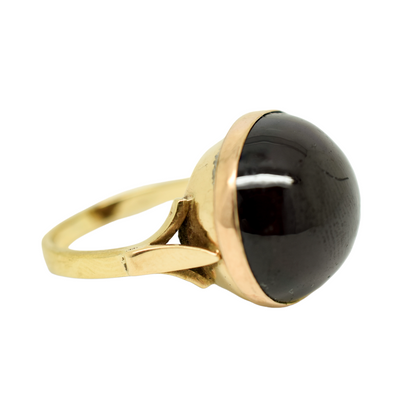 Victorian 9ct yellow gold 32ct red garnet cabochon statement ring, size M ½
