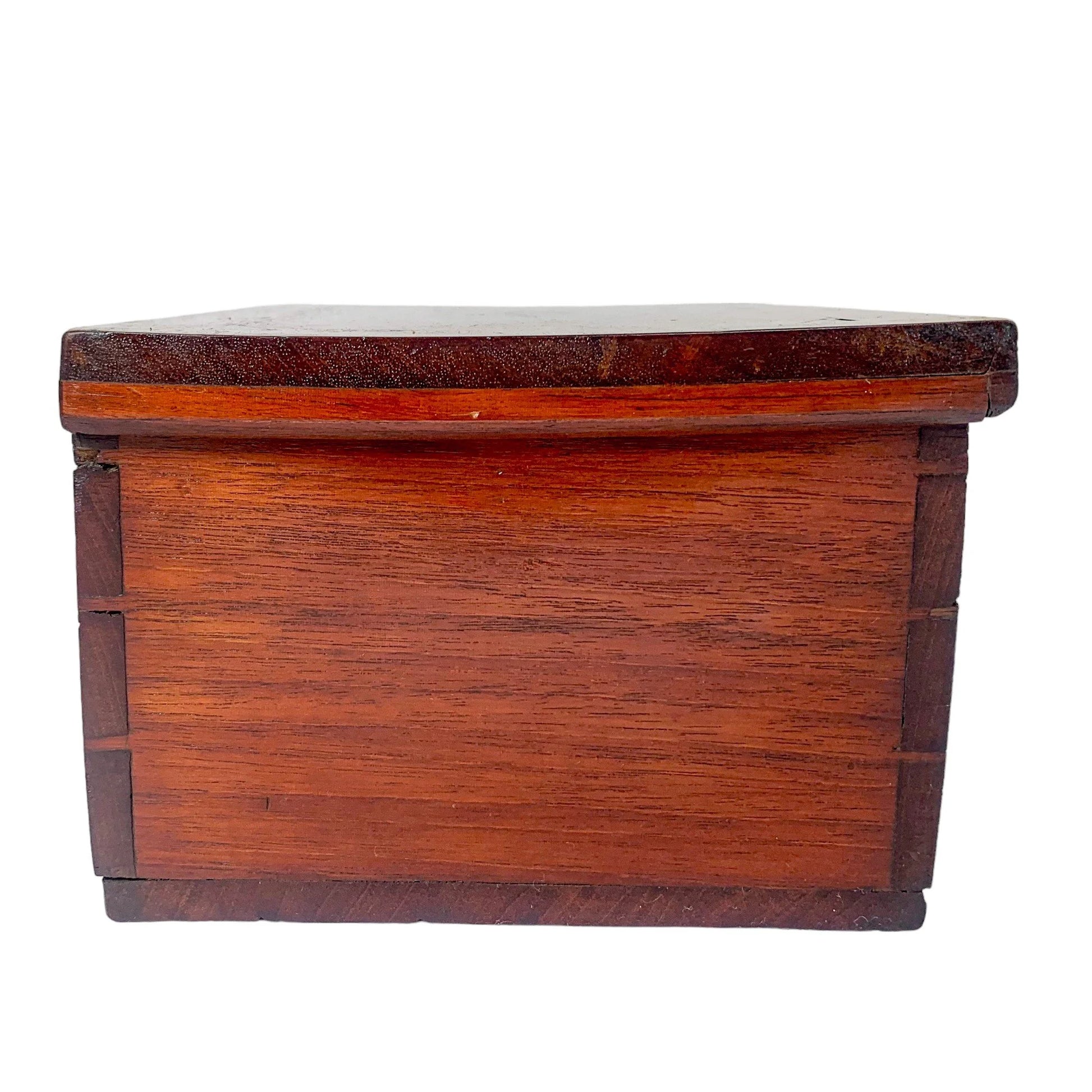 Large Victorian mahogany work box / jewellery chest with rhombus design to lid