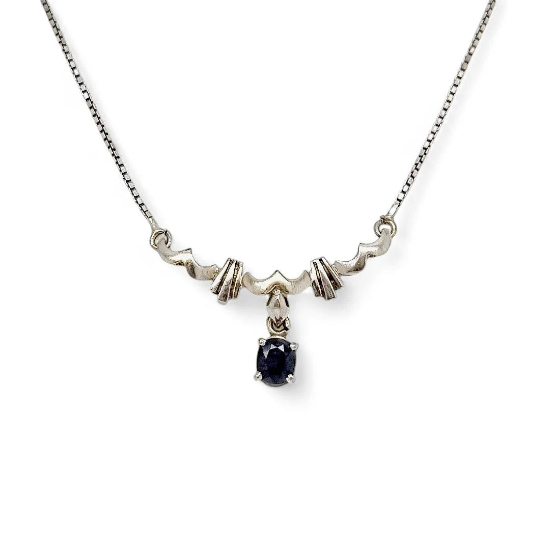 18ct white gold Art Deco Italian necklace with 0.50 ct oval sapphire and sculptural fluted centre, hallmarked 750