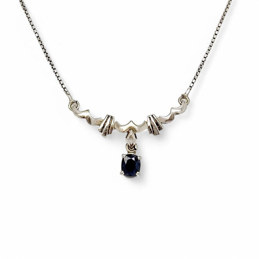 18ct white gold Art Deco Italian necklace with 0.50 ct oval sapphire and sculptural fluted centre, hallmarked 750