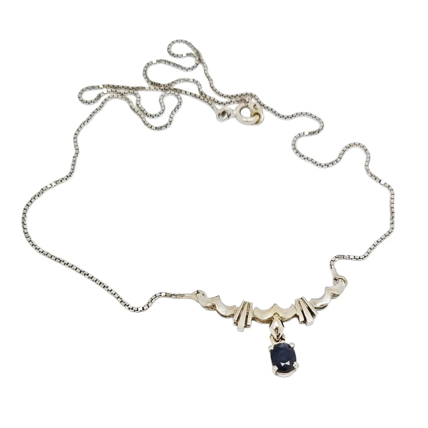 18ct white gold Art Deco Italian necklace with 0.50 ct oval sapphire and sculptural fluted centre, hallmarked 750