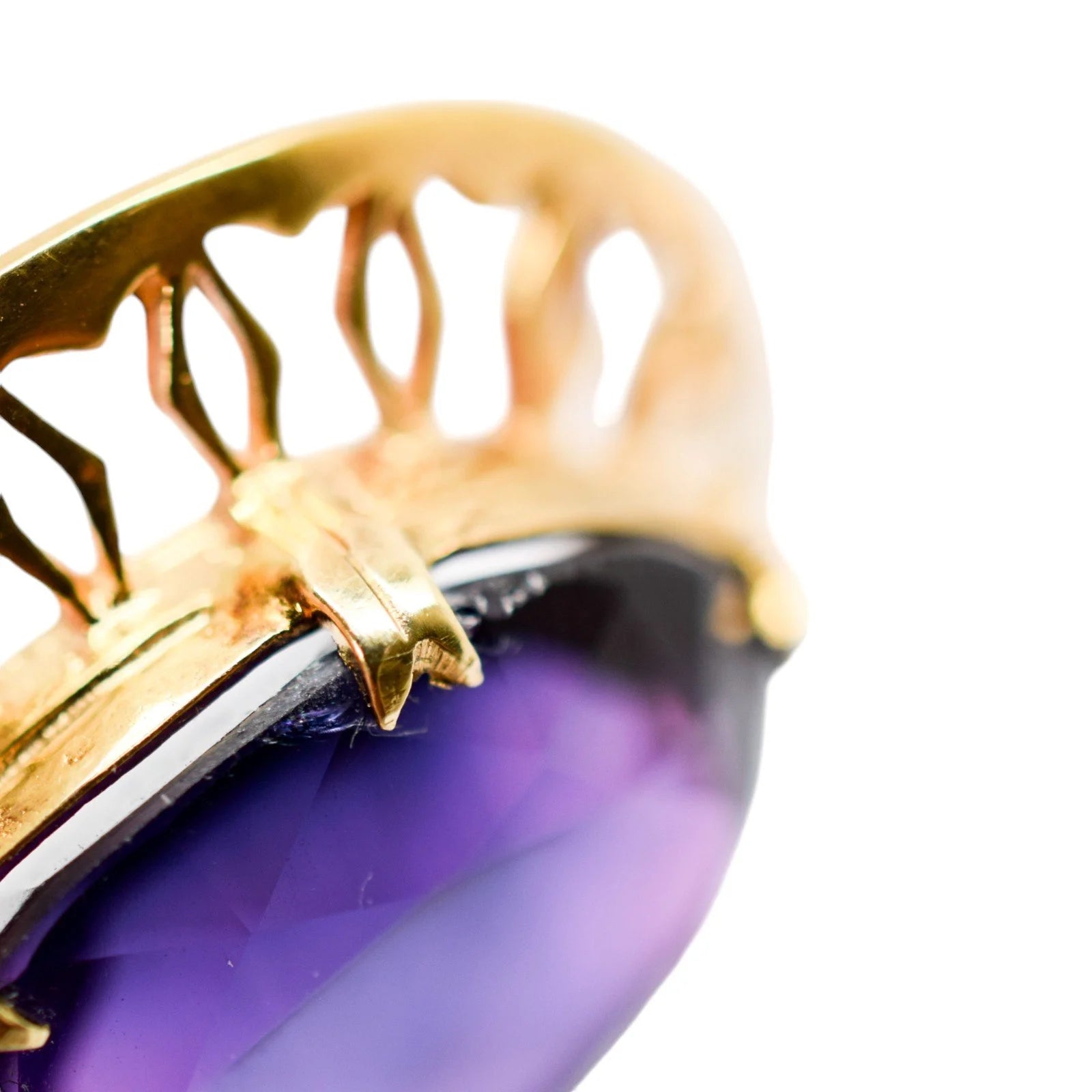 Vintage 9ct gold pendant necklace with 23ct colour-change sapphire, Romantic Revival design, 1970