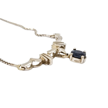 18ct white gold Art Deco Italian necklace with 0.50 ct oval sapphire and sculptural fluted centre, hallmarked 750