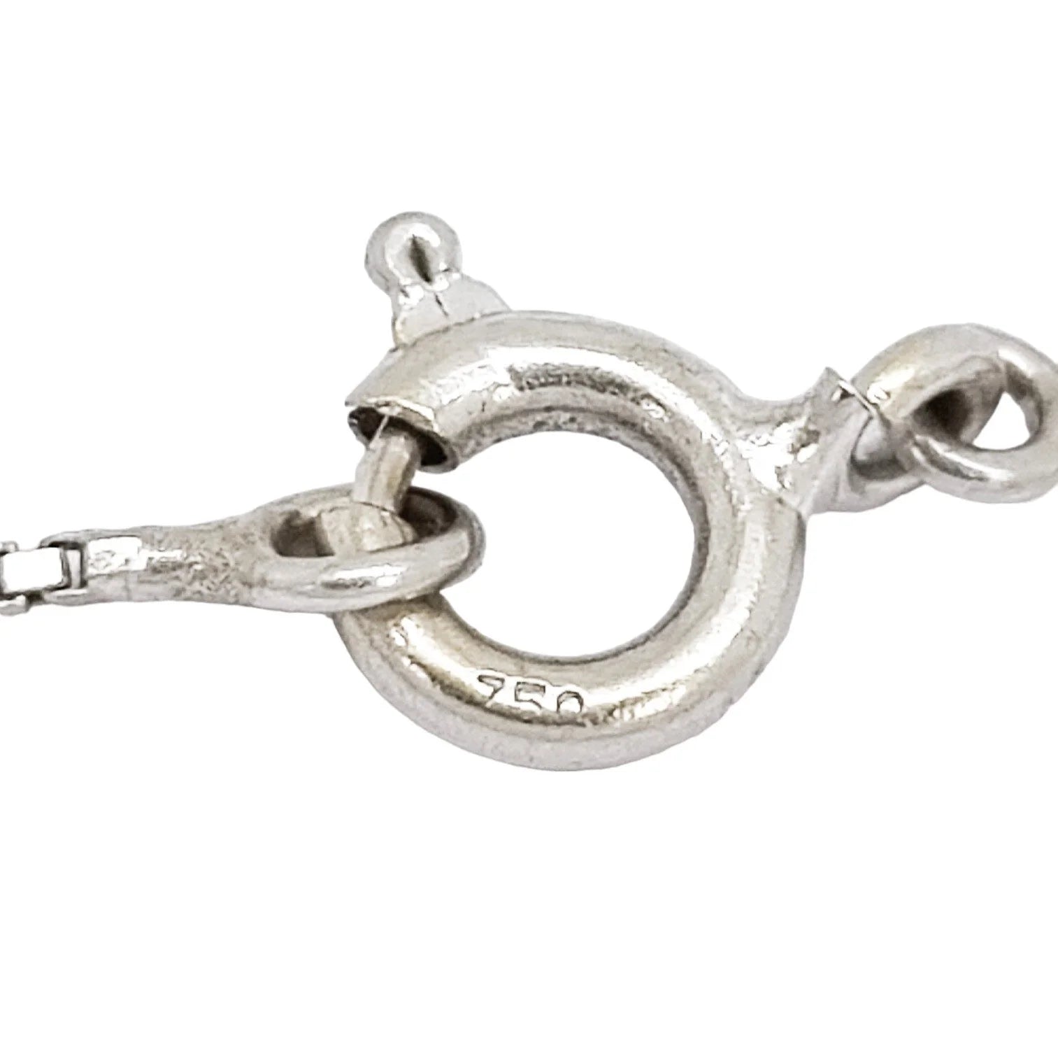 18ct white gold Art Deco Italian necklace with 0.50 ct oval sapphire and sculptural fluted centre, hallmarked 750