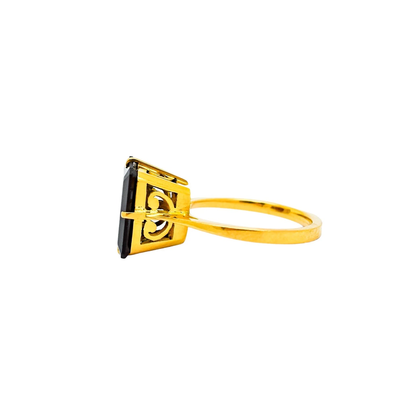 Antique 15ct yellow gold solitaire ring with 6.5ct emerald-cut garnet