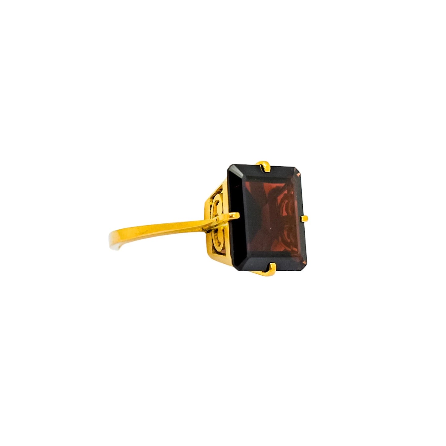 Antique 15ct yellow gold solitaire ring with 6.5ct emerald-cut garnet