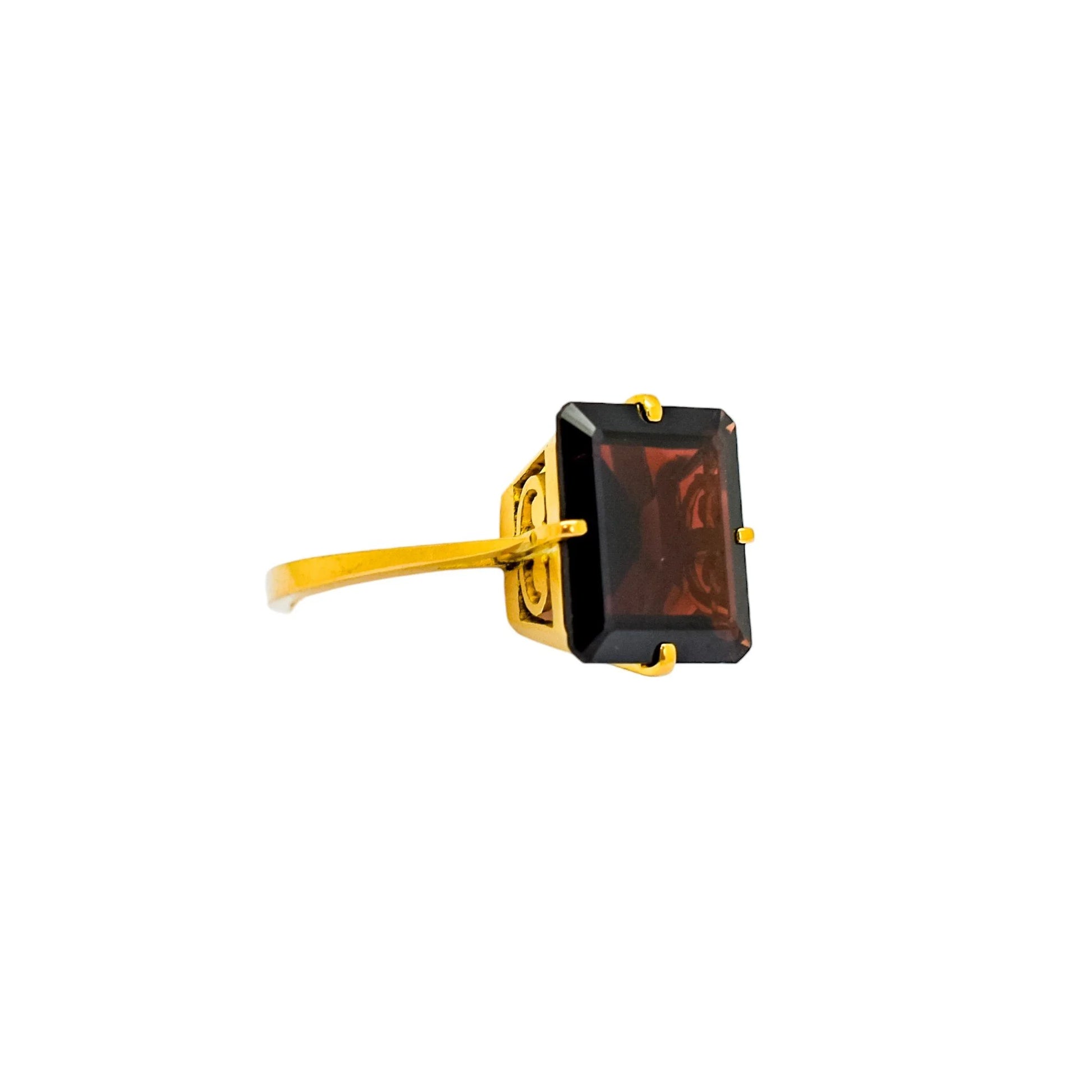 Antique 15ct yellow gold solitaire ring with 6.5ct emerald-cut garnet