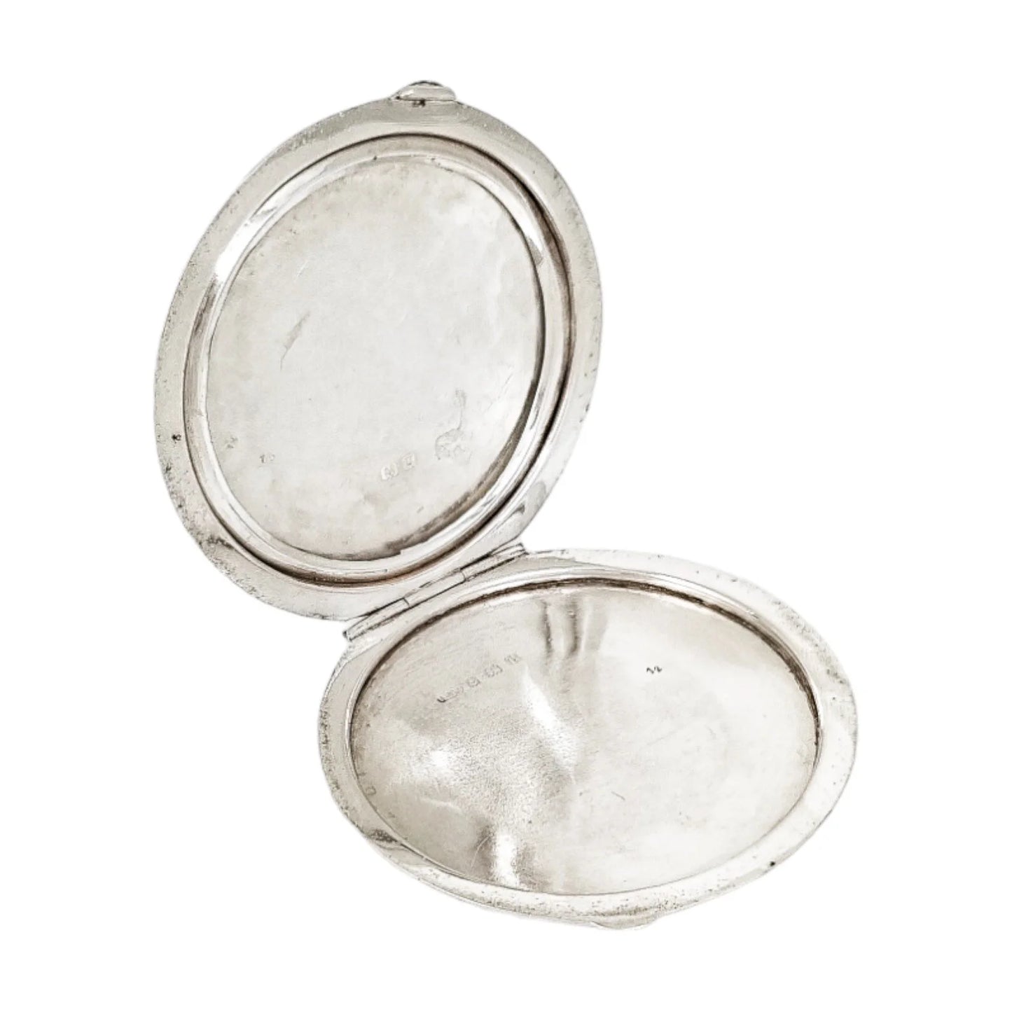 Art Deco sterling silver engine-turned powder compact case, vacant cartouche