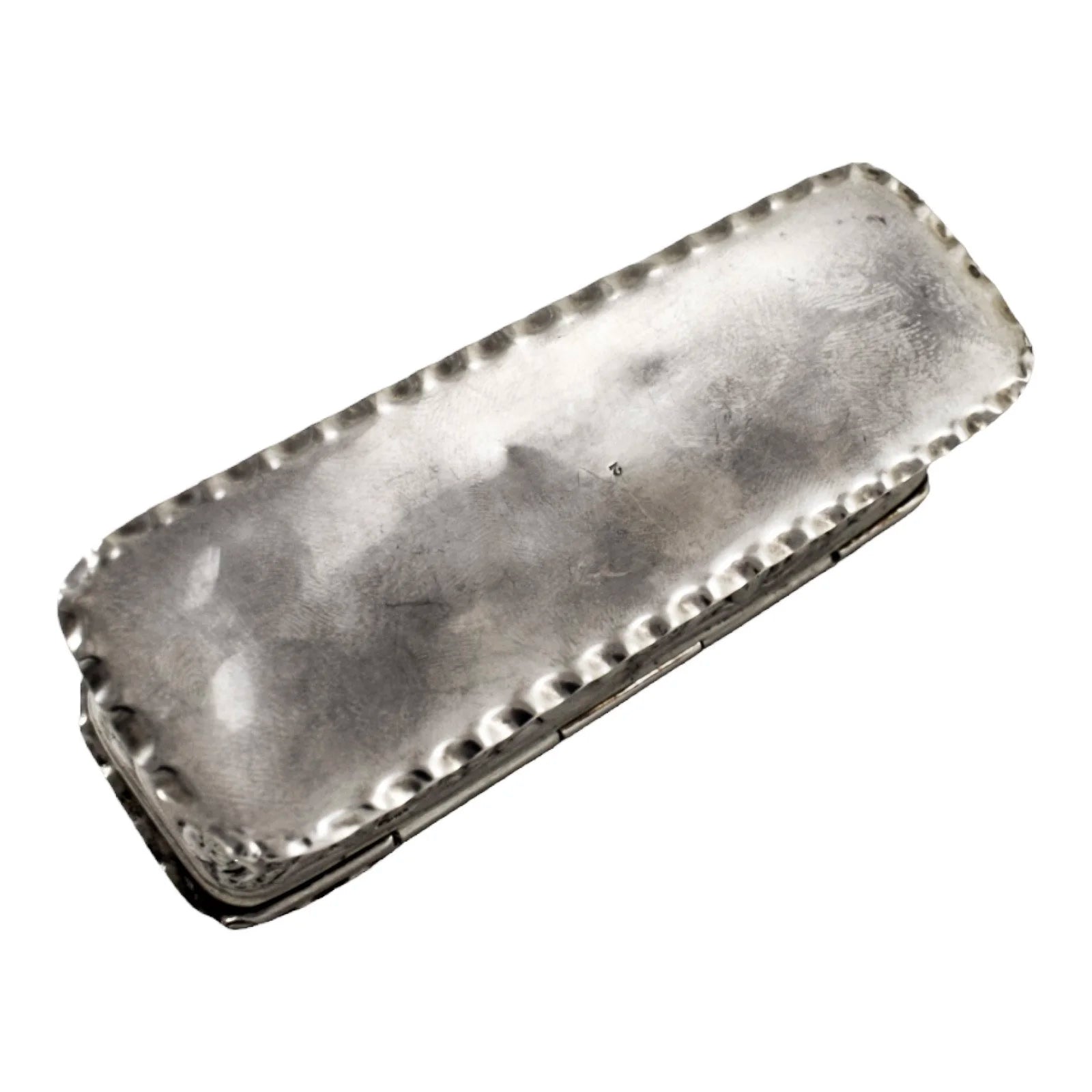 Victorian sterling silver dressing table snuff box embossed with Art Nouveau scrolls