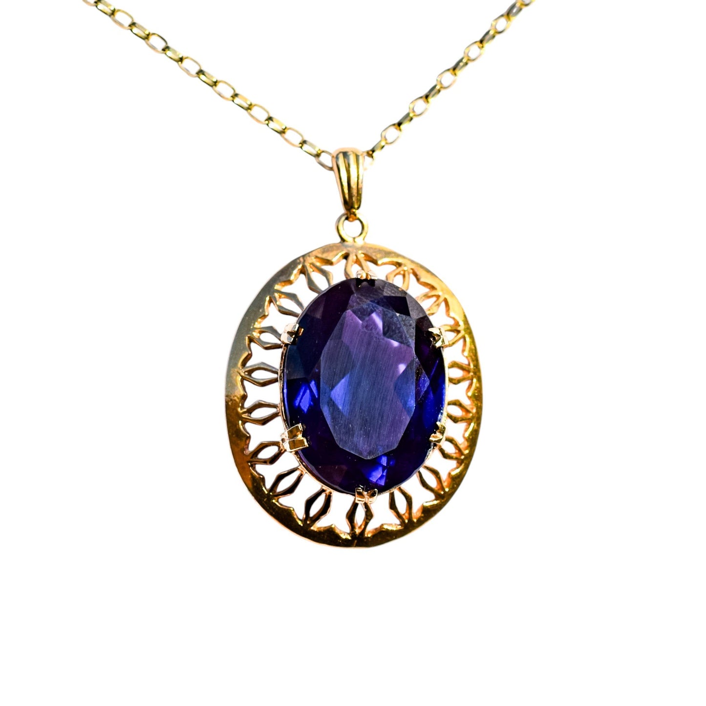 Vintage 9ct gold pendant necklace with 23ct colour-change sapphire, Romantic Revival design, 1970