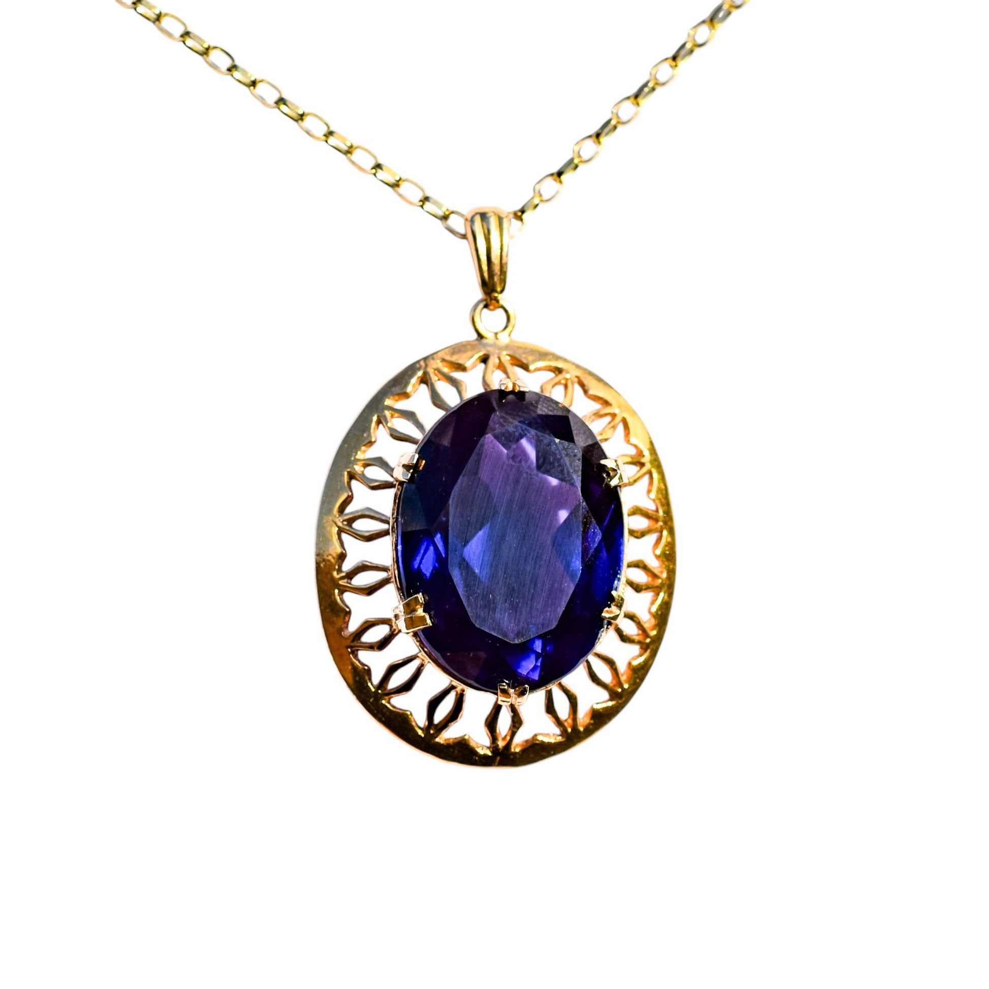 Vintage 9ct gold pendant necklace with 23ct colour-change sapphire, Romantic Revival design, 1970