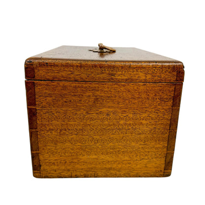Arts and Crafts oak jewellery box with removable trays and working key