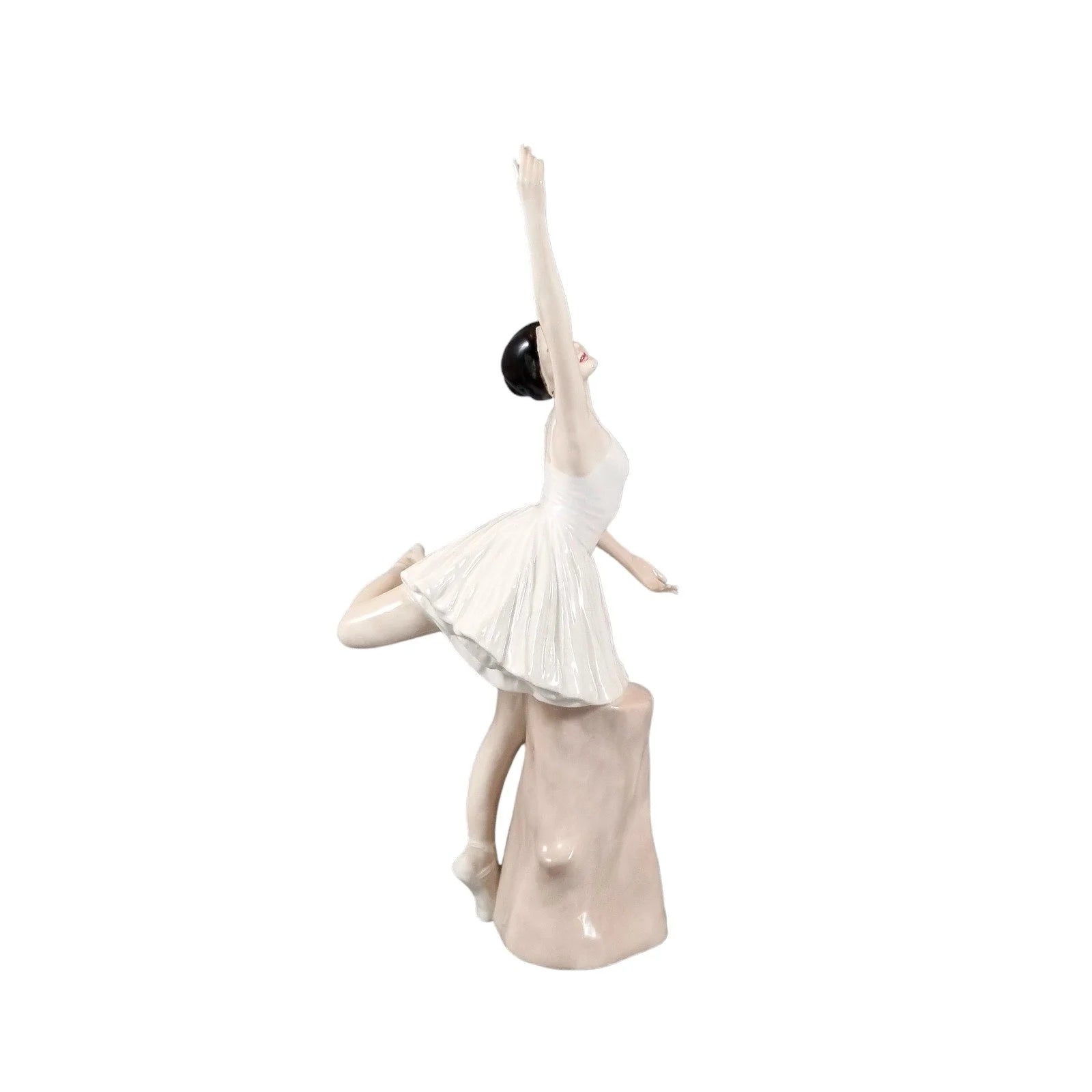 Boxed Royal Doulton porcelain figurine, Reflections “Ballerina” HN3197