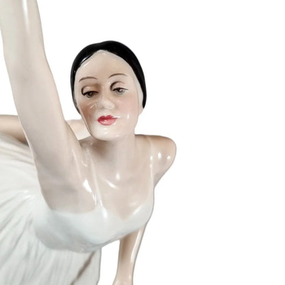 Boxed Royal Doulton porcelain figurine, Reflections “Ballerina” HN3197