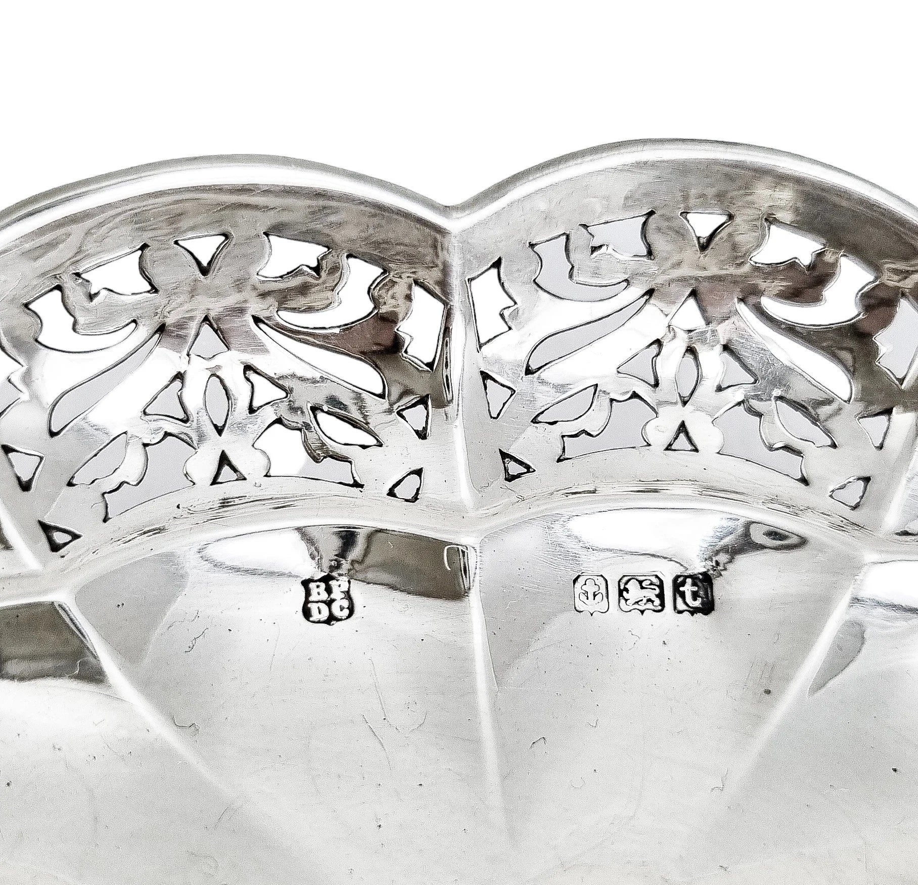 Art Nouveau sterling silver oval bonbon basket snack bowl on cast feet, pierced with scrolls