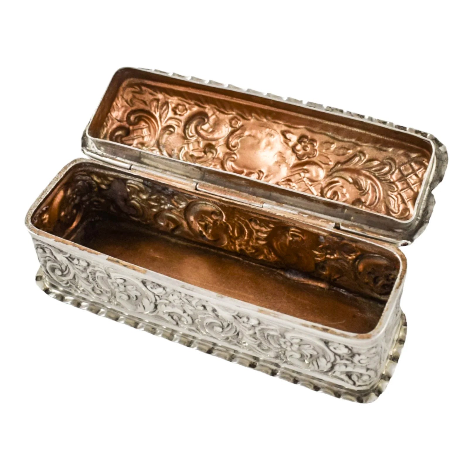 Victorian sterling silver dressing table snuff box embossed with Art Nouveau scrolls