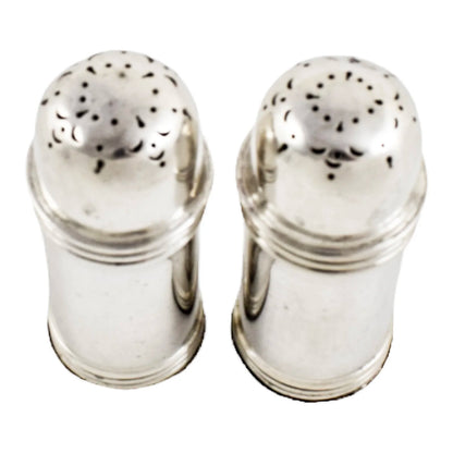 Pair of Victorian sterling silver pepper salt shakers with ribbed girdles