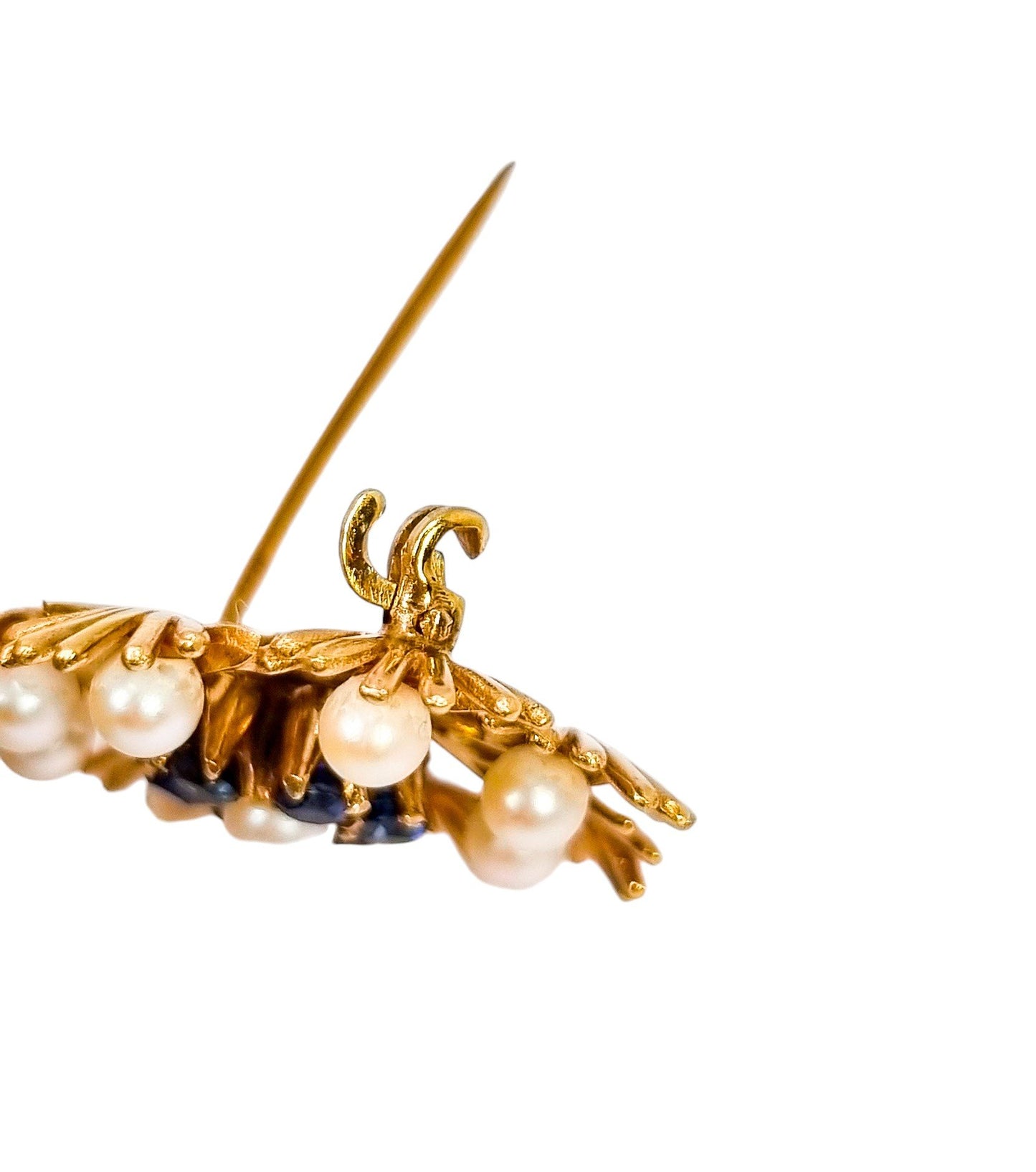 Cropp & Farr 1960’s floral cluster 9ct gold brooch set with sapphires and pearls